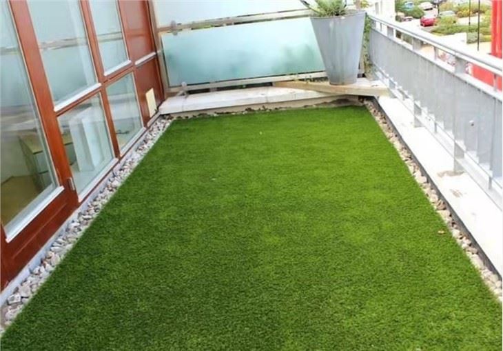 balcony grass1